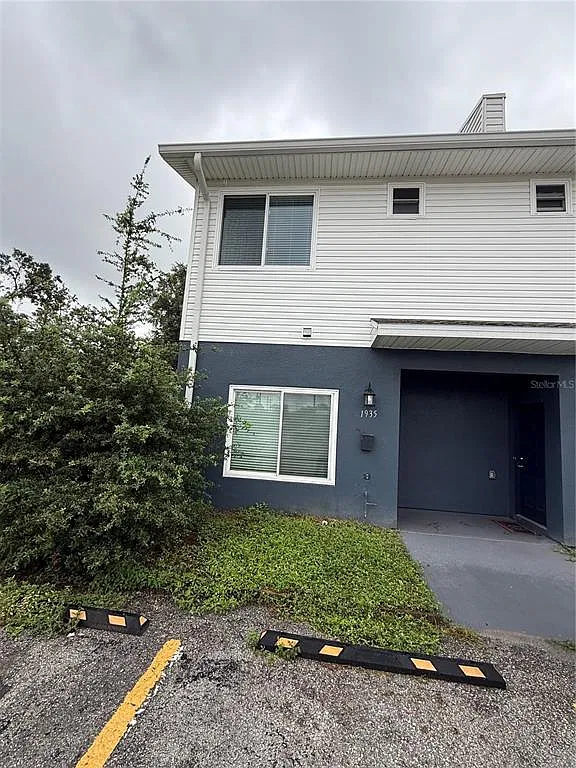 3 bed, 2.5 bath, 1111 sqft, $2,400 — Photo 1
