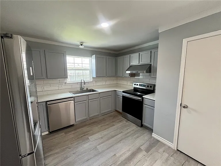 3034 Twin Creek Dr — Photo 10