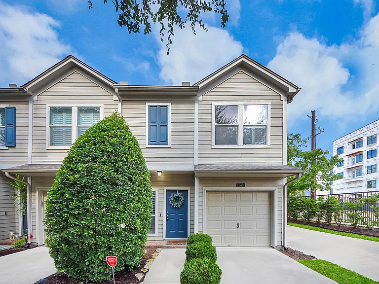 943 W Heights Hollow Ln — Photo 2