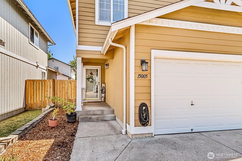 2nd image of 15005 44th Drive NE #184