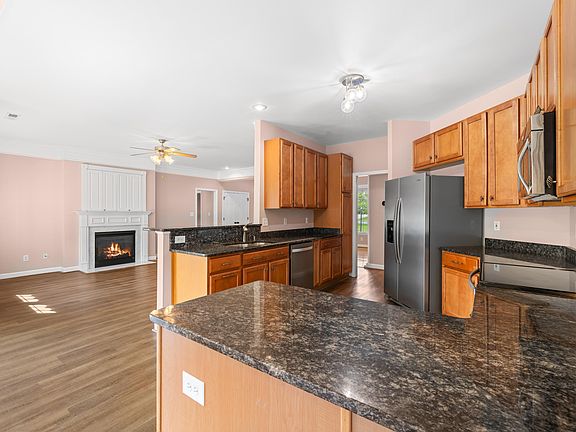 3rd image of 512 Winding Way