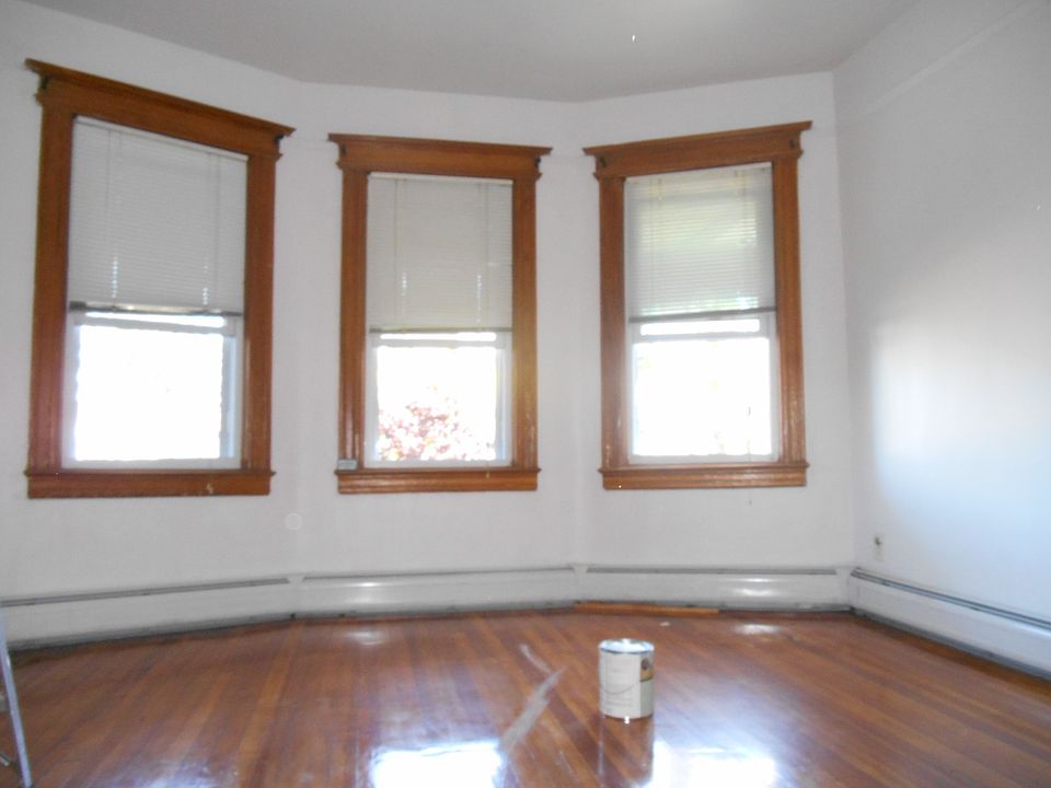 2nd image of 170 Benziger Ave #1