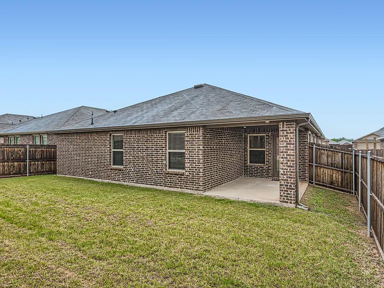 2310 Hankinson Ln — Photo 30