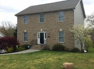 1761 Meadows Rd, Vinton, VA 24179