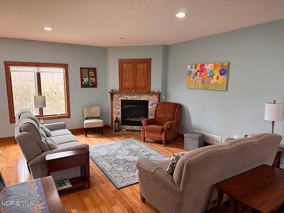 5th image of 415 Patrick Ct