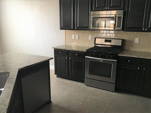 5th image of 4922 Monrovia Dr