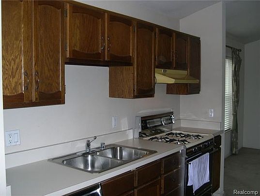 4th image of 21112 Glen Haven Cir E #281