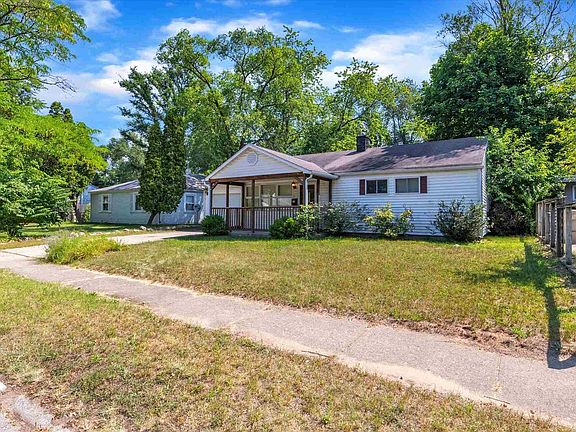 3rd image of 422 Preston Dr