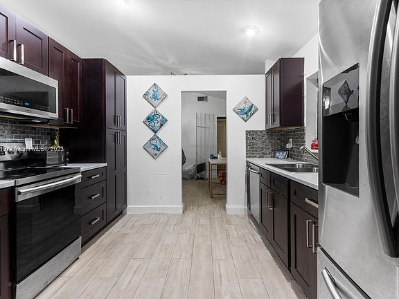 5th image of 1211 SW 81st Ter