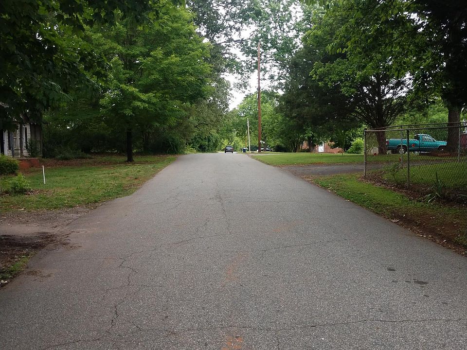 2nd image of 165 Spartanburg Rd