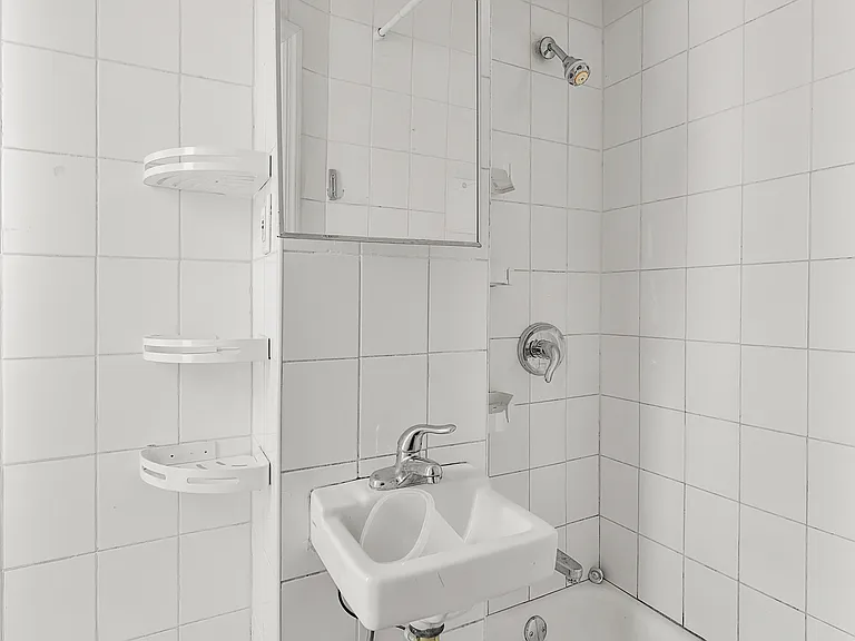 124 Mott St #31 — Photo 6