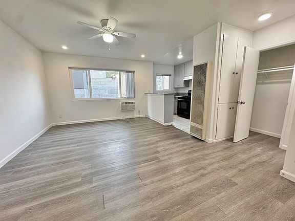 2nd image of 3860 Mentone Ave APT 10