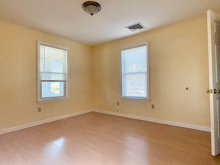 1037 Cass Ave #1 — Photo 9