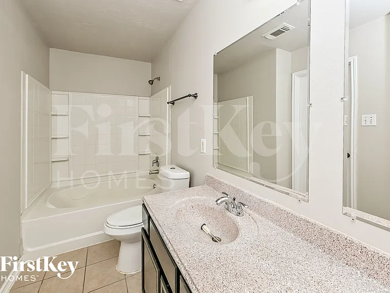 1319 Seagler Pond Ln — Photo 17