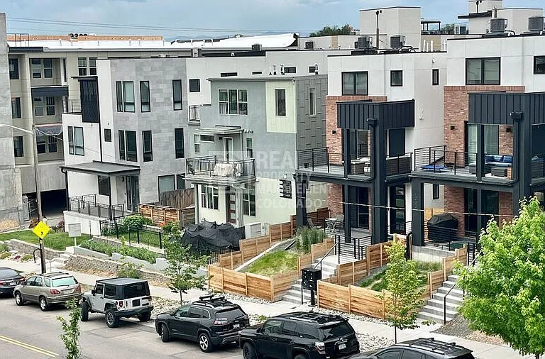 1227 N Perry St — Photo 32