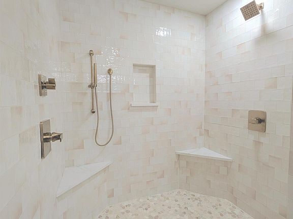 3rd image of 9950 Havard St