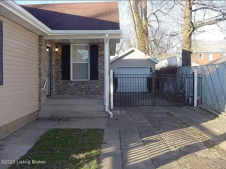 3911 Garfield Ave — Photo 1