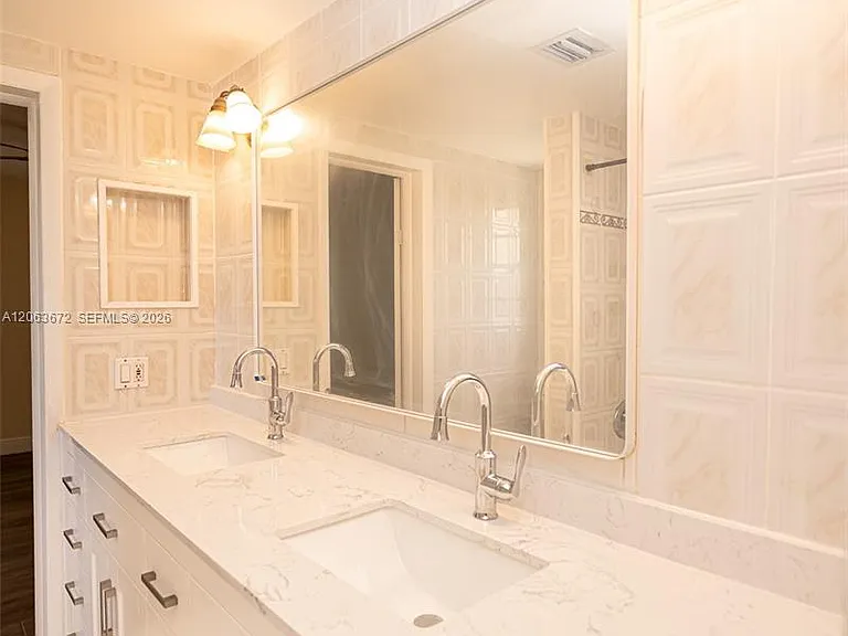 5613 Pierce St — Photo 21