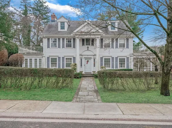 32 Beverly Road, Great Neck, NY 11021