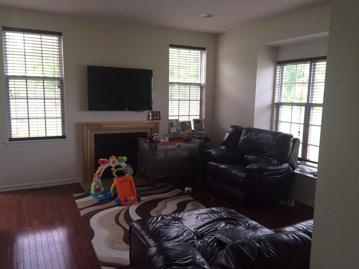 1304 Glastonbury Lane — Photo 1