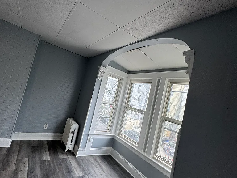 27 Highland Ave — Photo 1