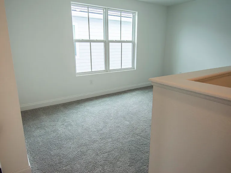 171 SE Birch Ter — Photo 16