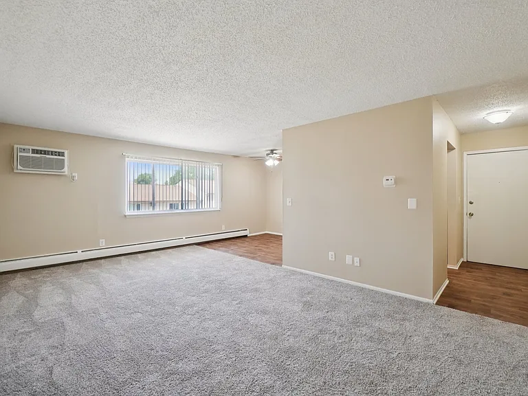 Rochester Square Apartments — Photo 33