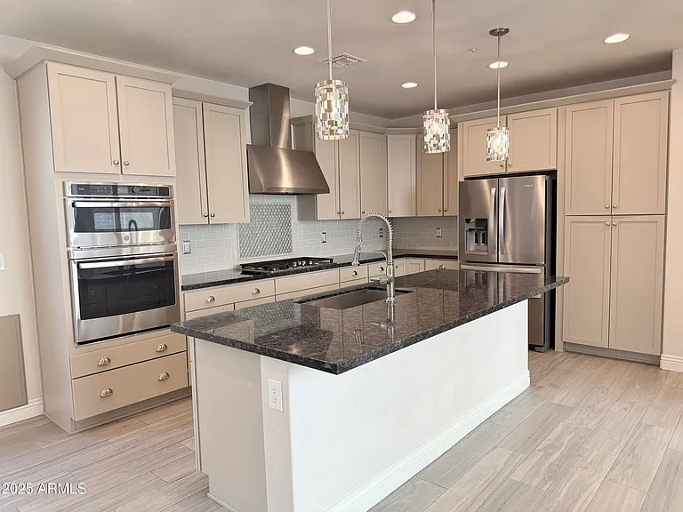 2366 W Gloria Ln — Photo 16