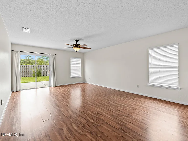 136 Brookfall Dr — Photo 9