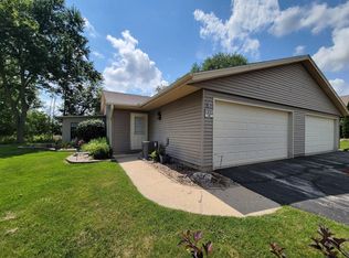 105 Tamarack Cir, Hartford, WI 53027