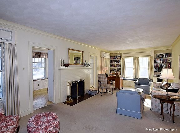 2nd image of 900 Kensington Pl