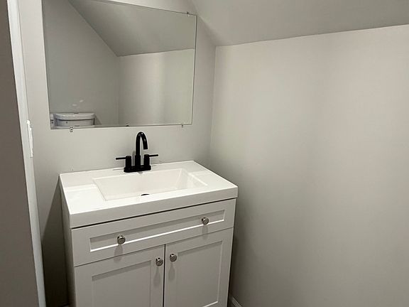 5th image of 344 Blackstone St #3