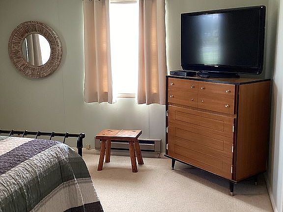 Large 13.7x12.6 bedroom