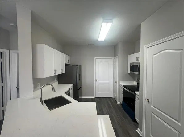 18046 Villa Creek Dr, Tampa, FL 33647