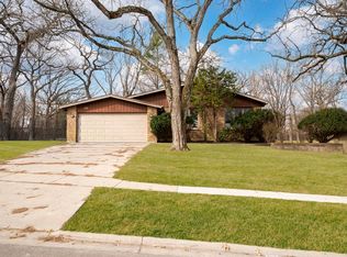 2205 Country Knoll Ln, Elgin, IL 60123