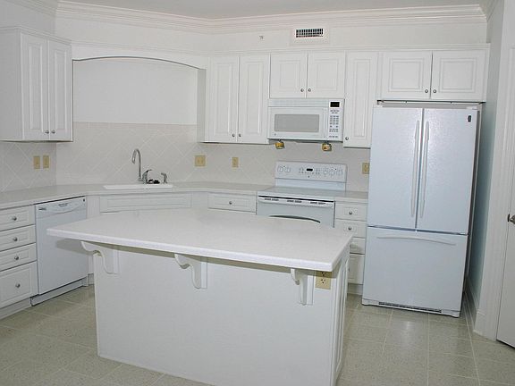 3rd image of 4425 Arendell St Unit 102