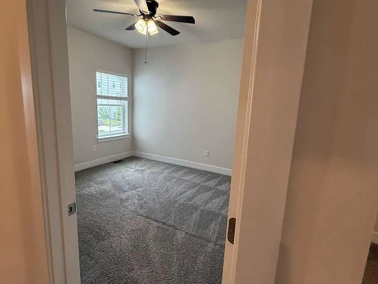 704 Peony Ln — Photo 15