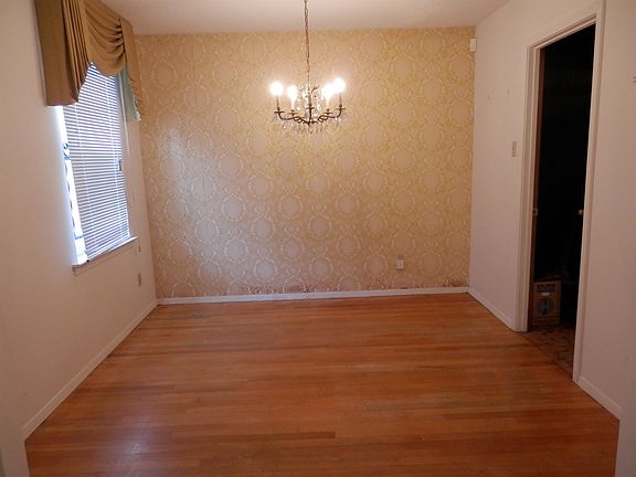 5th image of 1858 Edward Ave