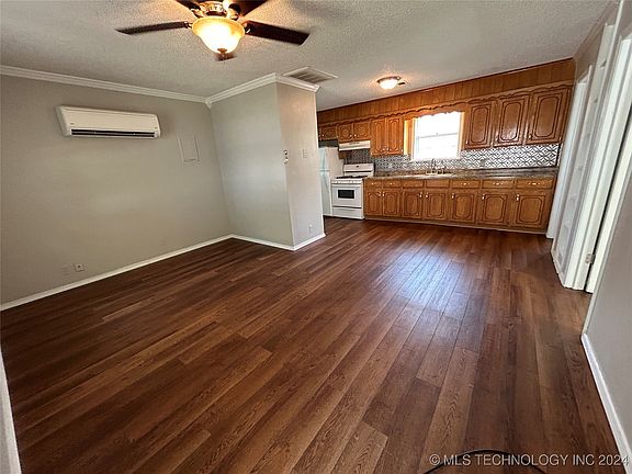 4th image of 519 S Cypress St