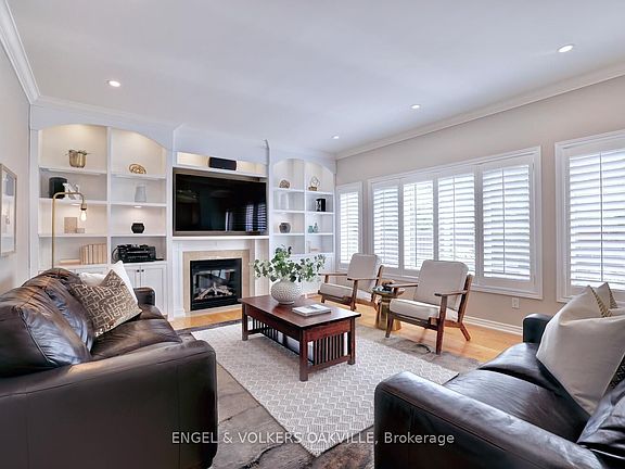 2nd image of 1537 Pinery Cres