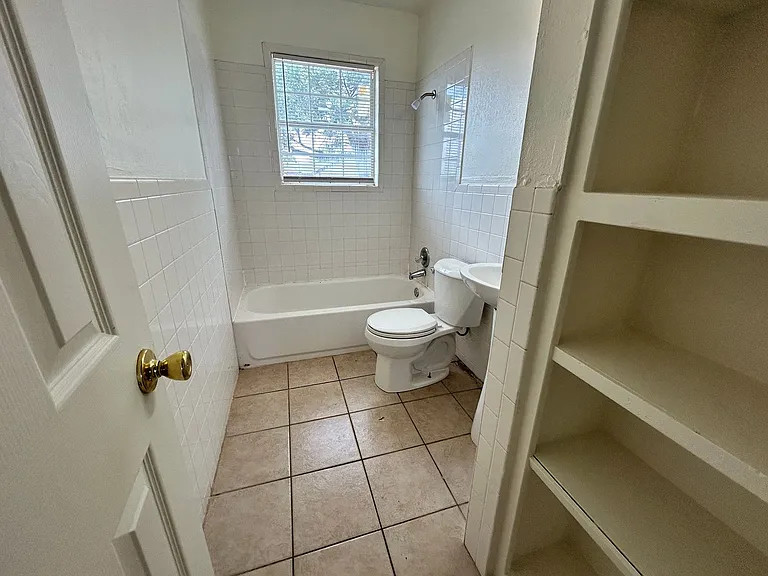 3119 Jarvis St — Photo 8