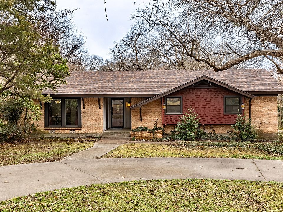 1st image of 2713 Yorkshire Dr