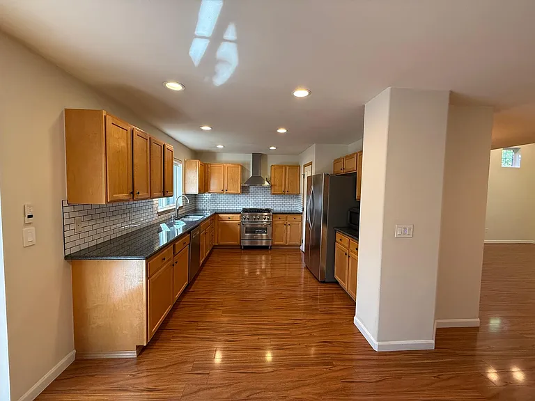 12023 NE 100th Pl — Photo 8