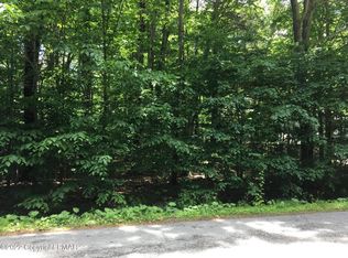 13-14 Sweet Briar Rd, Pocono Pines, PA 18350