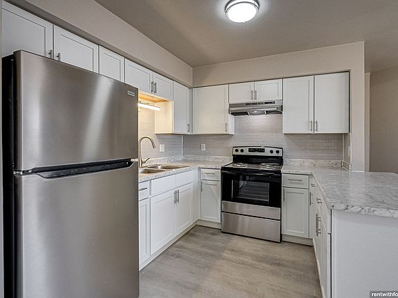 2nd image of 2323 Eastman Ave #2325-06