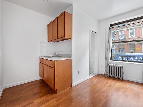 3rd image of 92 Elizabeth St APT 3A