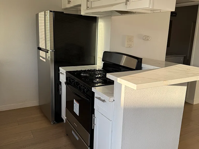 14141 Erwin St #6 — Photo 7