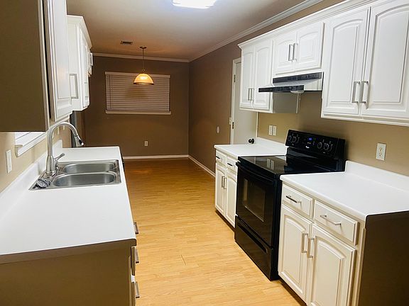 2nd image of 1019 S Idlewild Dr