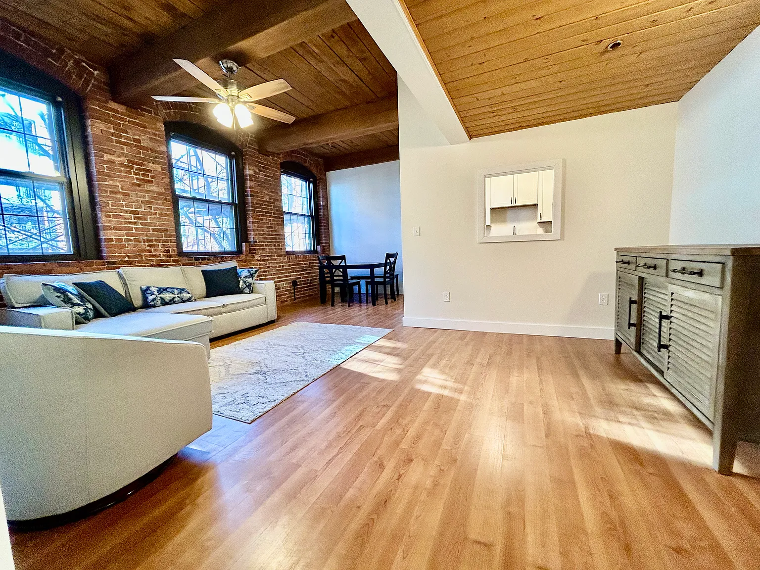 1 bed, 680 sqft, $2,300 — Photo 2