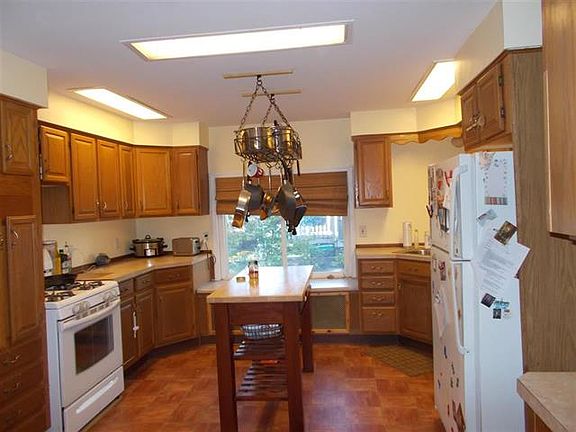 3rd image of 18 Andrews St